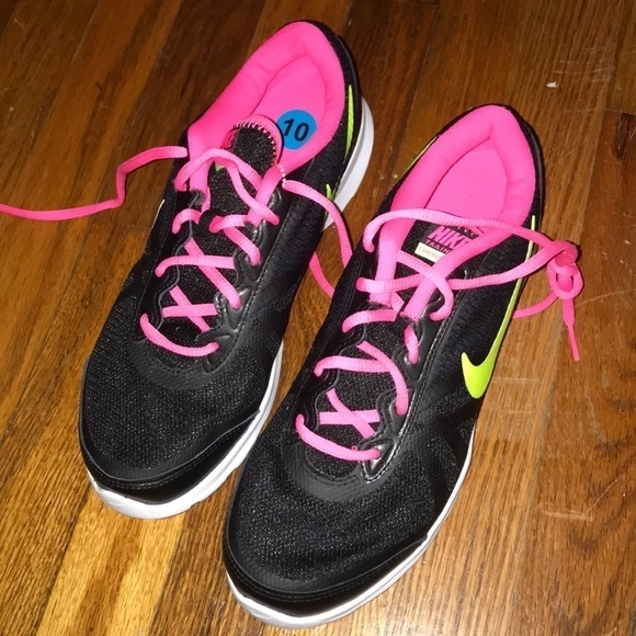 NWOT Nike Active Shoes - Picture 1 of 4